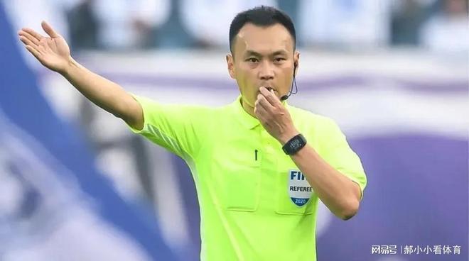 九游破解手游下载包含游泳公开赛焦点战：燕赵迅豹队大胜徽州巨龙队，外线火力全开。重拾自信的夜晚的词条